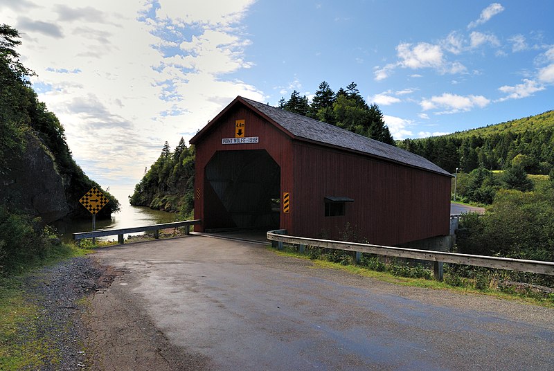 Datei:NB - Fundy National Parc - Wolfe Point (Coverd Bridge).jpg