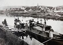 Blick auf Kreuzwertheim 1903, im Vordergrund Sandschöpfer auf dem Main