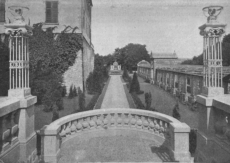 Datei:Schloss Landsberg Zwingergarten 1905.jpg