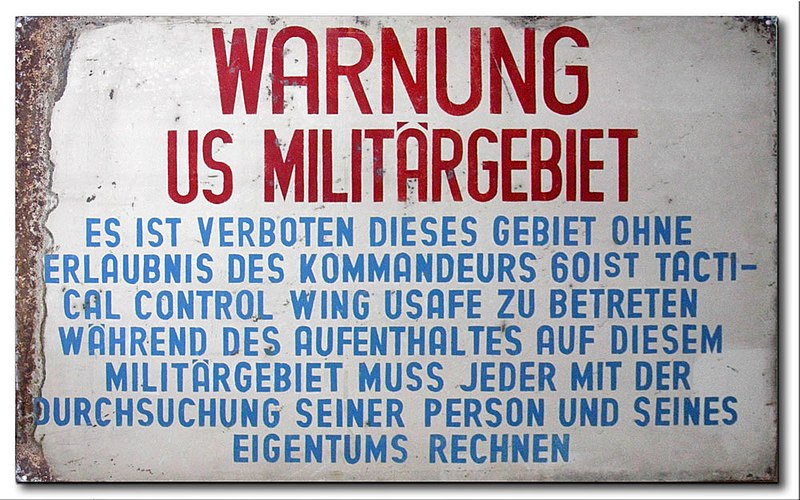 Datei:Warnung-US-Militaergebiet.jpg