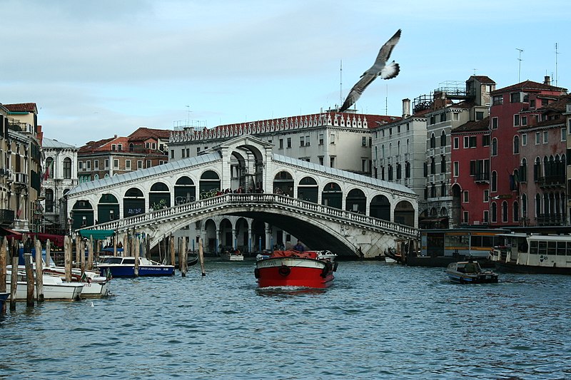 Datei:Rialto Bridge Venice.jpg