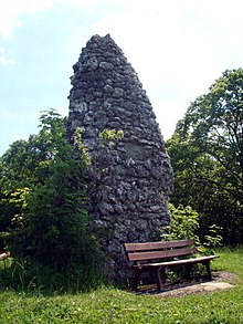 Steinpyramide über Auendorf