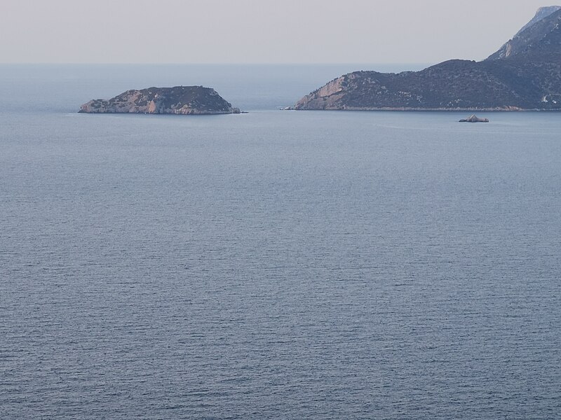 Αρχείο:Manolas and stauros islets.jpg