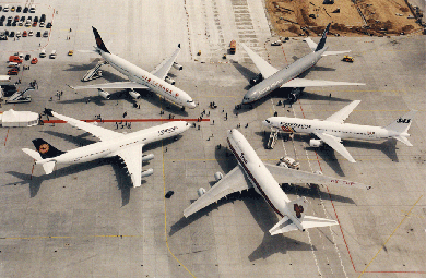 "The Star Alliance is Born" – airliners of the five founding members (United Airlines, Scandinavian Airlines, Thai Airways International, Air Canada and Lufthansa) of the alliance gathered together, May 1997.