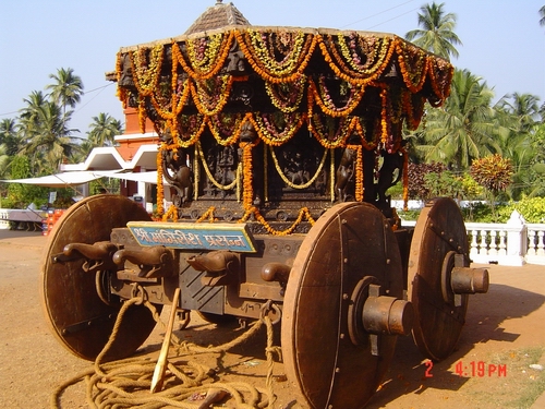 File:Shri Mangeshi Temple Rath (temple chariot).jpg