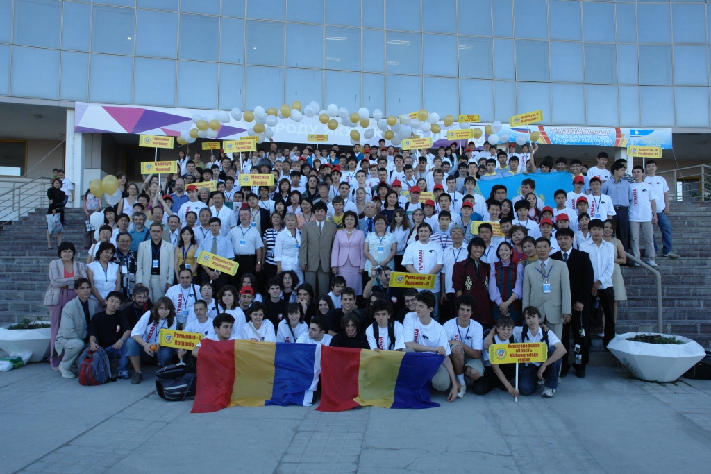 The participants of 2007 edition Tuymaada all.jpg