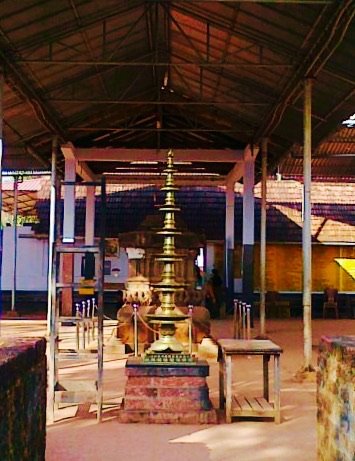 File:Vadeshwaram Temple inner view.jpg