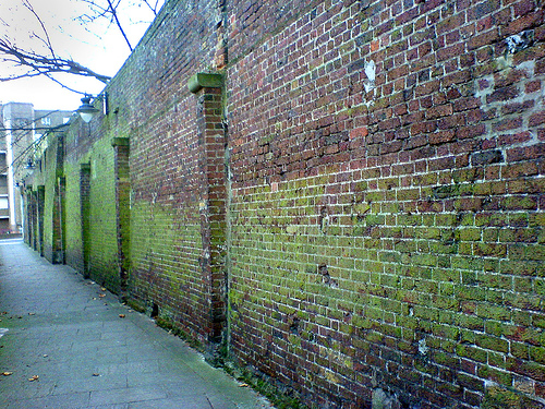 File:Marshalsea-wall-December2007.jpg