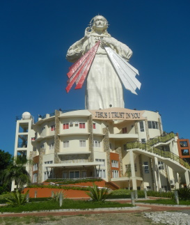 File:Divine Mercy Statue (Bulacan).jpg