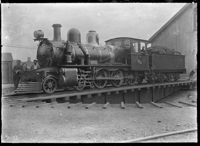 File:Uc Class steam locomotive, New Zealand Railways no 368, 4-6-0 type.jpg