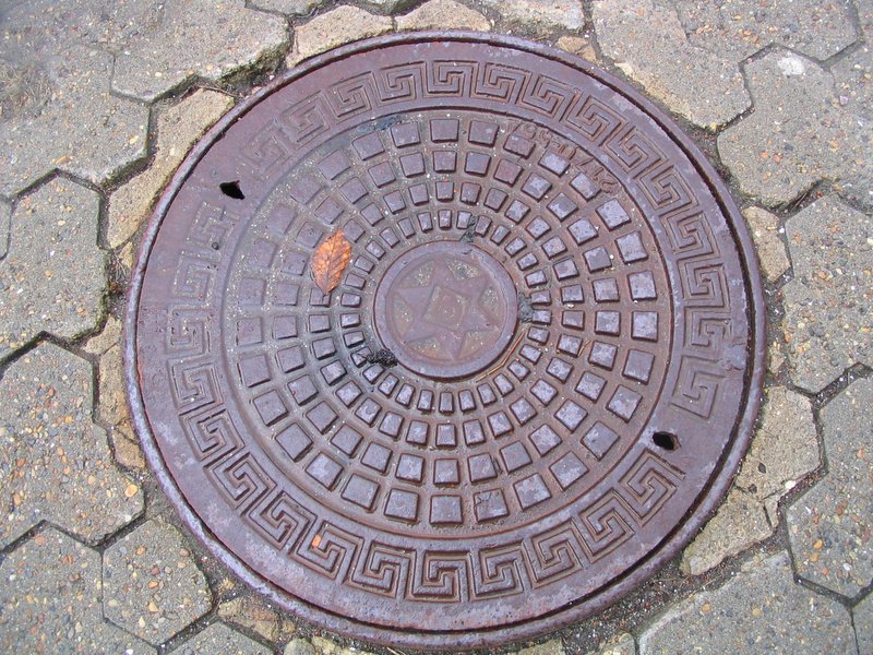 Manhole cover - Wikipedia