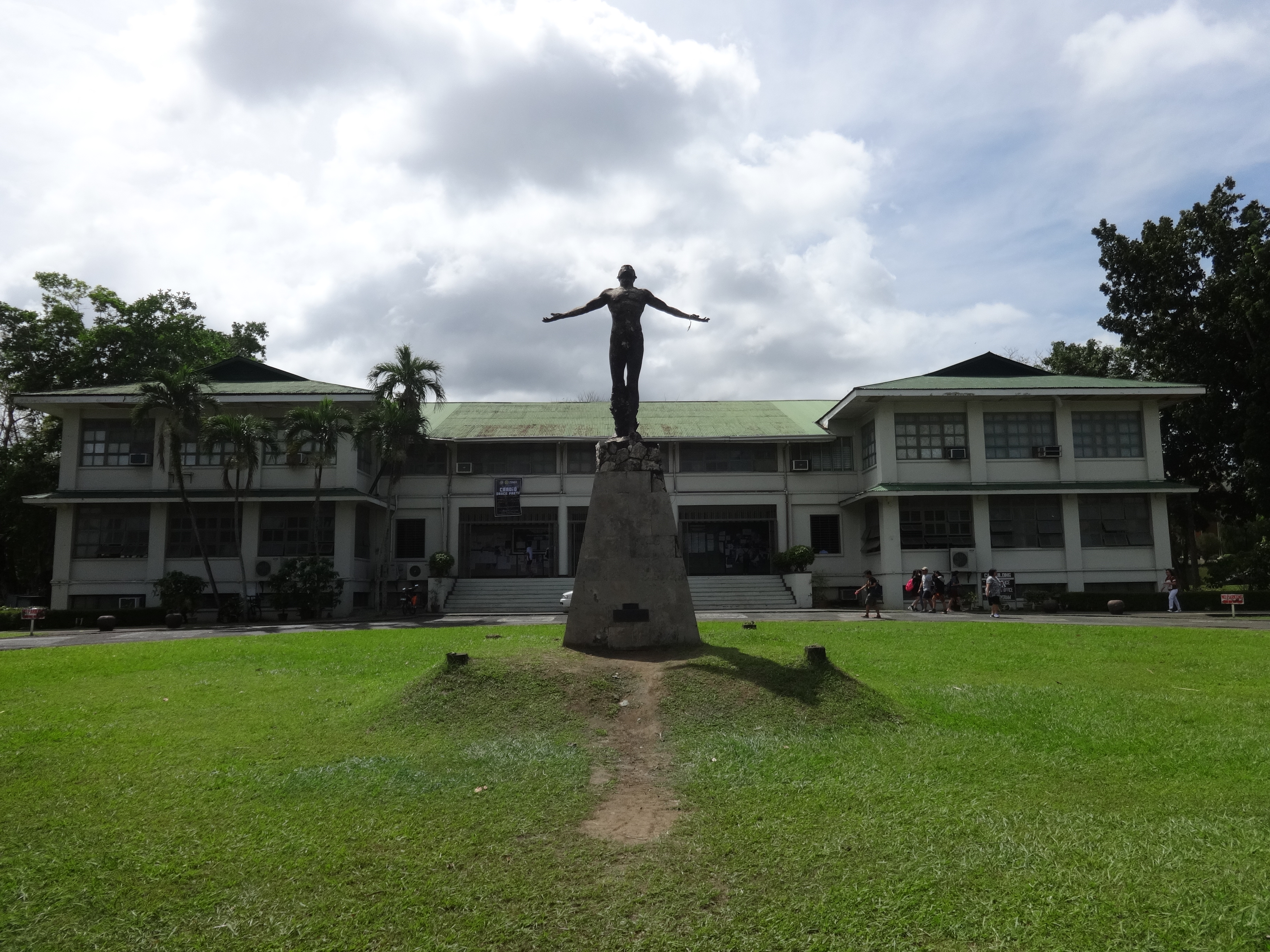 File:University of the Philippines (UPLB) - Oblation (Los ...