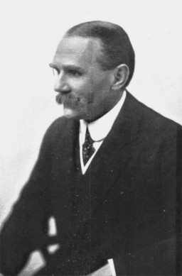 <span class="mw-page-title-main">Frederick John Jackson</span> English ornithologist and colonial administrator (1860–1929)