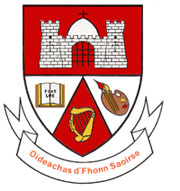 Das Wappen des Limerick Institute of Technology mit der Aufschrift Oideachas d'Fhonn Saoirse.