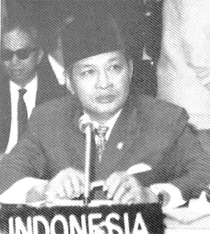 Suharto attends 1970 meeting of the Non-Aligned Movement in Lusaka, Zambia.