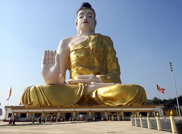 File:Gautama Buddha statue at Kyaikto, Myanmar (1).jpg