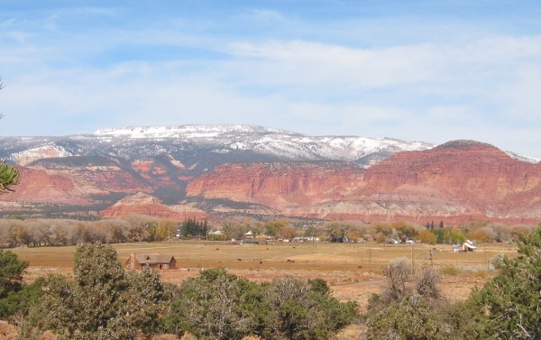 File:Torrey, Utah from the south (2004).jpg