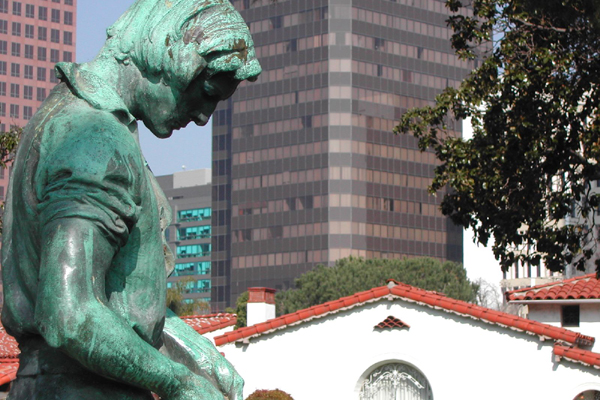 File:Statue of 49er, Carthay Circle, Los Angeles.jpg