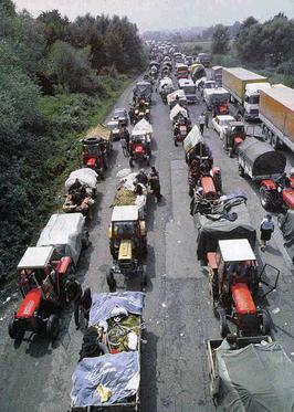 File:Serb refugees leaving Croatia.jpg