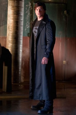 In season nine, Clark began wearing a black costume while fighting crime in Metropolis.