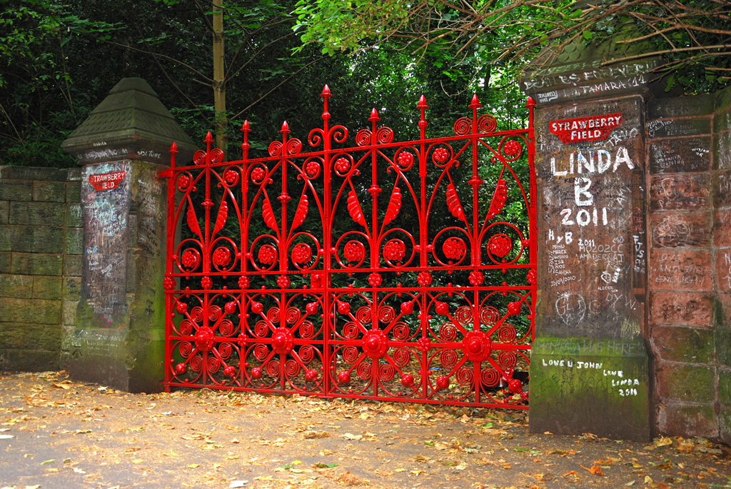 File:Strawberry Fields in Liverpool.jpg - Wikipedia