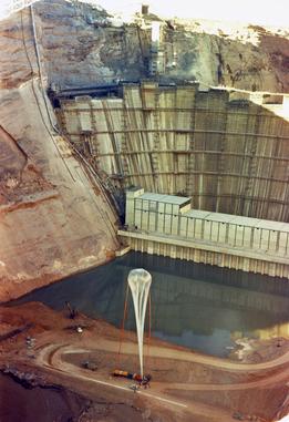 File:Photograph, Glen Canyon Balloon Launch.jpg