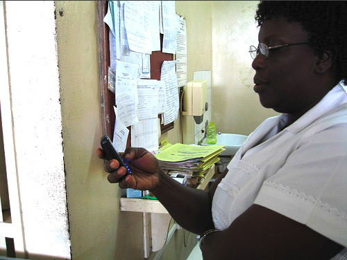 File:Nurse in Ghana using mobile phone.png