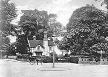 The southern entrance to Hillingdon House, c. 1900, later to become St Andrew's Gate. Southern entrance to Hillingdon House.jpg