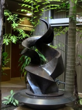 File:'Mind and Heart', bronze sculpture by Frank Sheriff, 1995, University of Hawaii at Manoa.JPG