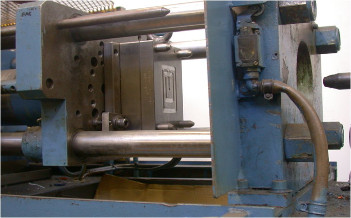 File:Injection mold in molding machine.png