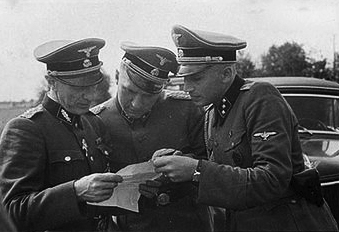 File:Auschwitz-Richard Baer Karl Hocker Enno Lolling.jpg