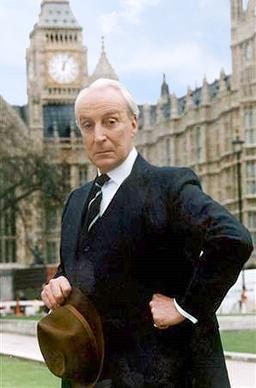 <span class="mw-page-title-main">Francis Urquhart</span> Fictional prime minister of the United Kingdom in House of Cards