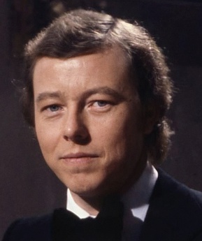 <span class="mw-page-title-main">Peter Skellern</span> English singer-songwriter and pianist (1947–2017)