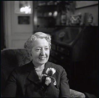 File:Audrey Withers 1953.jpg