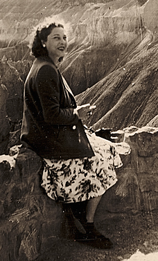 File:Z. Vanessa Helder, artist, ca. 1945.jpg