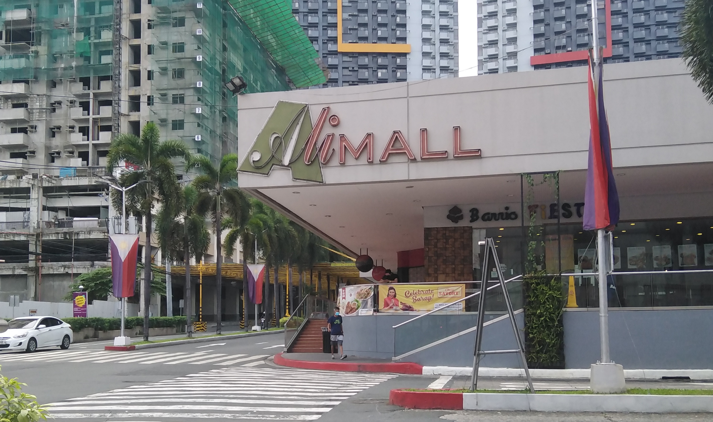 adidas in square one mall