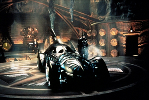 Batman batmobile. Бэтмобиль 1995. Бэтмен навсегда Бэтмобиль. Бэтмобиль 1997. Бэтмобиль из Бэтмена 2022.