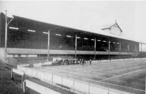 West_stand_of_White_Hart_Lane_in_1909.jpg