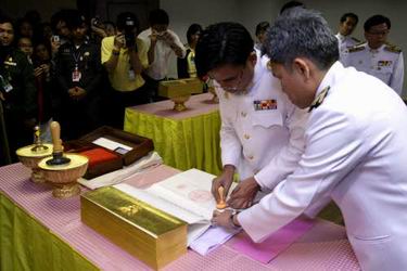 File:Affixing seals to 2007 constitution.jpg