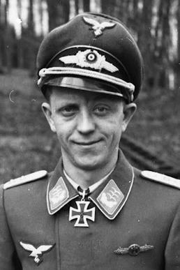 <span class="mw-page-title-main">Walter Matoni</span> German World War II fighter pilot (1917–1988)