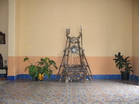 File:Minos' Throne (Gaia arts centre, Havana).jpg