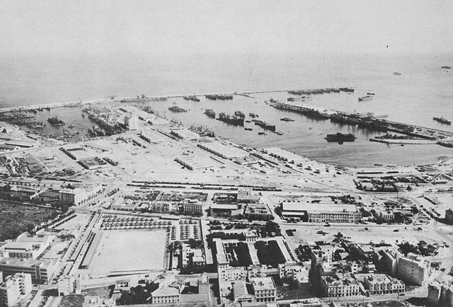 File:Casablanca Dock Area and Harbor Entrance.jpg