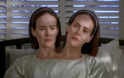 File:American Horror Story Freak Show - episode 1.jpg