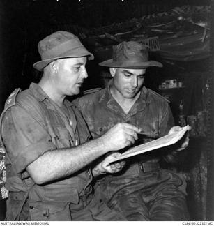 File:LTCOL Morrow and LTCOL Weir Malaya 1960 (AWMCUN600232MC).jpg