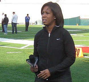 Salters prepares for the 2009 Rose Bowl broadcast.