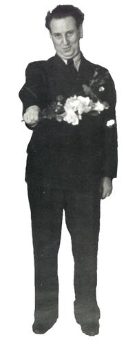 File:Max Ehrlich on Stage with Bouquet.jpg