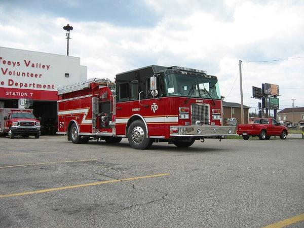 File:Engine 71 of the Teays Valley Fire Department (Scott Depot, WV - July 2007).jpg