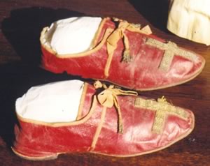 File:Papal Shoes.jpg