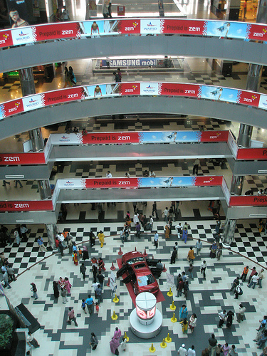 File:Interior of Bashundhara City.jpg