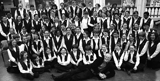 Лондондағы балалар хоры, көркемдік жетекшісі Рональд Корп.